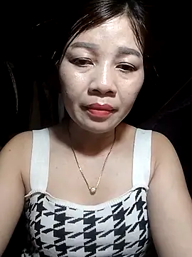 Snapshot of Yiyi102300 chatting on April 2026 01:34:02 PM Yiyi102300 online show from April 2026 01:34:02 PM