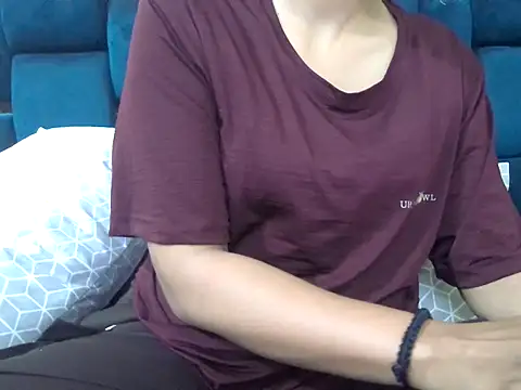 Aradya  online show from April 2026 07:40:02 PM