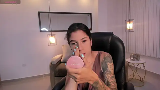 Ninna Asppen  online show from April 2026 06:20:02 AM