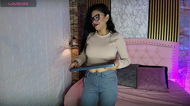 Snapshot of AishaCambell_ chatting on May 2026 11:04:01 AM AishaCambell online show from May 2026 11:04:01 AM