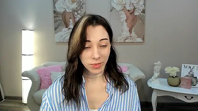 Snapshot of LeilaTaylors chatting on April 2026 06:09:02 AM LeilaTaylors online show from April 2026 06:09:02 AM