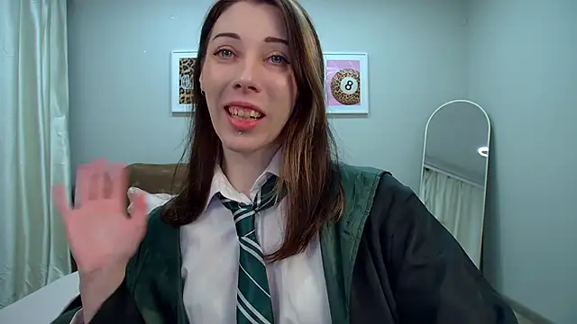 Snapshot of LeilaTaylors chatting on April 2026 06:23:01 PM LeilaTaylors online show from April 2026 06:23:01 PM