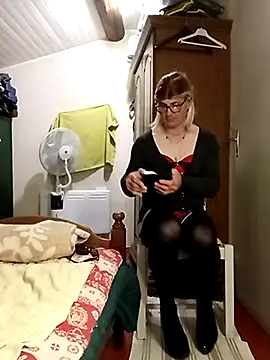 stephie83 online show from March 2026 07:59:02 PM