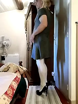 stephie83 online show from April 2026 03:29:02 PM