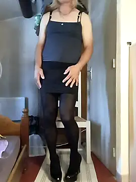 stephie83 online show from June 2026 03:40:01 PM