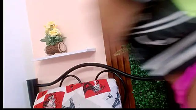 hotlatinaluna23 online show from April 2026 03:24:02 AM