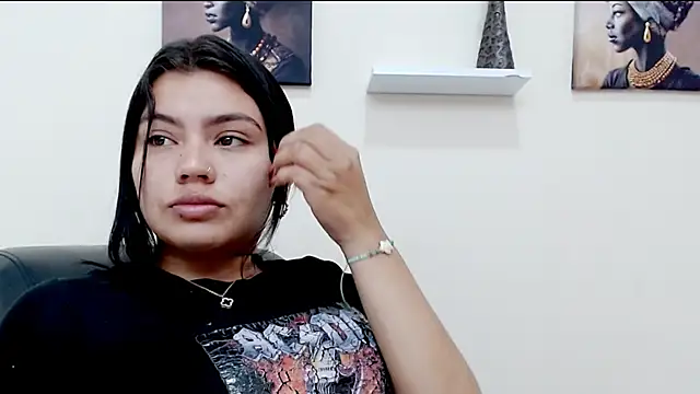 hotlatinaluna23 online show from April 2026 01:45:02 PM
