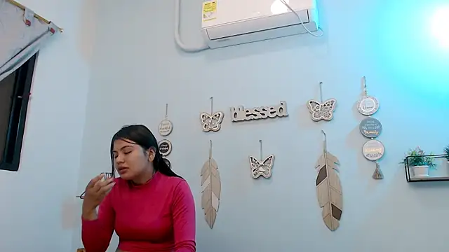 hotlatinaluna23 online show from May 2026 02:03:01 PM