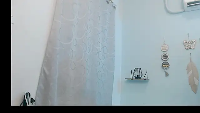 hotlatinaluna23 online show from May 2026 03:04:02 PM