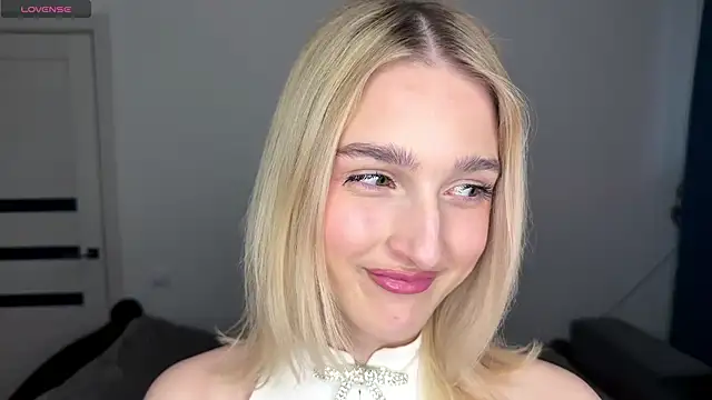 SweetiLun online show from April 2026 03:17:01 PM