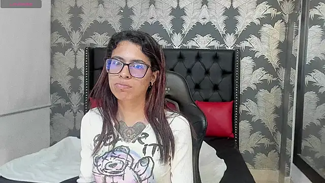 Emily Lopera online show from June 2026 11:43:02 PM