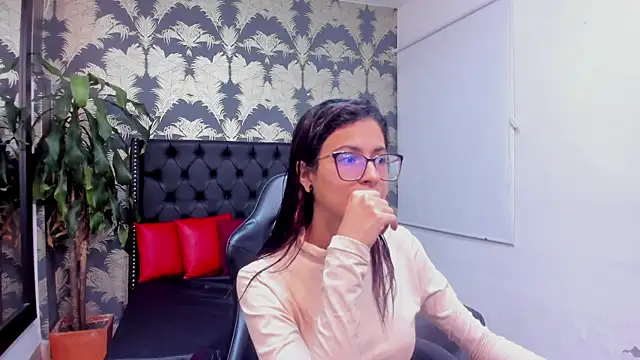 Snapshot of Emily_Lopera chatting on April 2026 02:46:01 PM Emily Lopera online show from April 2026 02:46:01 PM