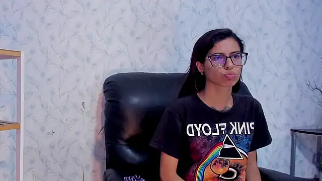 Emily Lopera online show from July 2026 03:38:02 PM