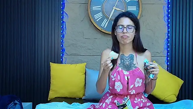 Emily Lopera online show from June 2026 12:00:01 AM