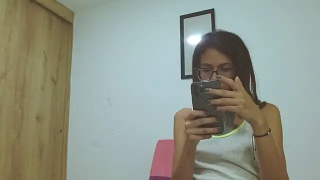 Snapshot of Emily_Lopera chatting on May 2026 05:04:02 AM Emily Lopera online show from May 2026 05:04:02 AM