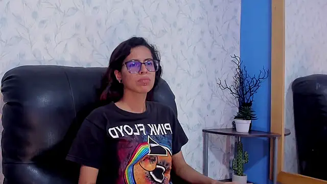 Emily Lopera online show from July 2026 03:40:02 PM
