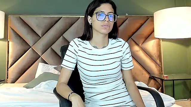 Emily Lopera online show from June 2026 11:10:02 PM