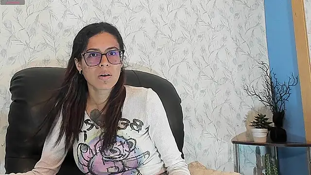 Emily Lopera online show from July 2026 06:26:01 PM