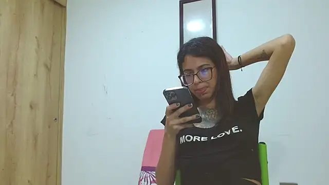 Snapshot of Emily_Lopera chatting on May 2026 02:29:02 AM Emily Lopera online show from May 2026 02:29:02 AM