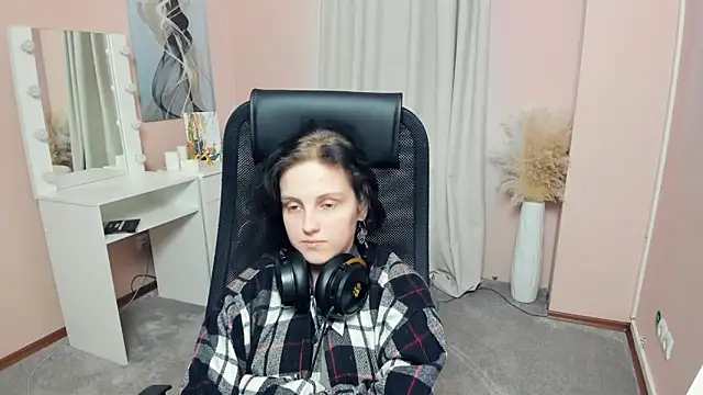 ChauRoberds online show from March 2026 12:00:02 PM