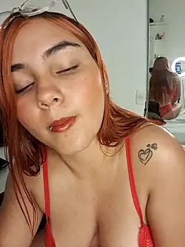 Mia Lauryn online show from March 2026 12:00:02 AM
