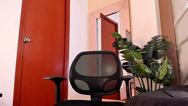 Snapshot of Allison_Owenns chatting on April 2026 05:03:01 AM Allison Owenns online show from April 2026 05:03:01 AM