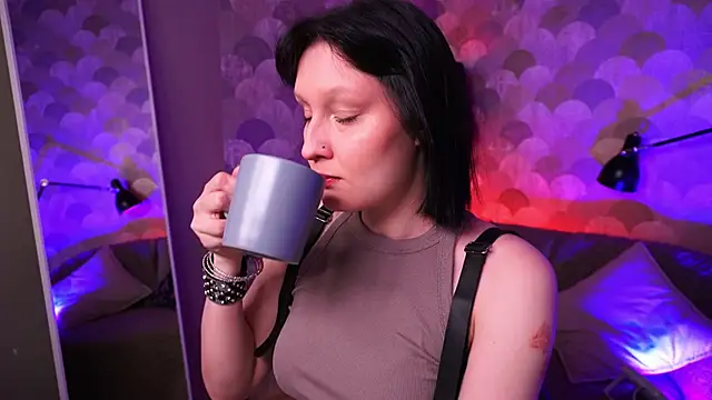 Velvet Lily online show from April 2026 08:47:02 PM