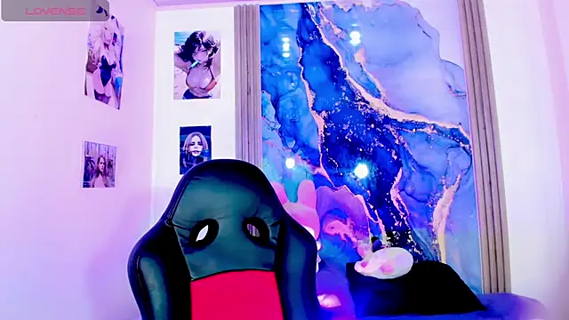 blonde queen- online show from April 2026 08:23:02 PM