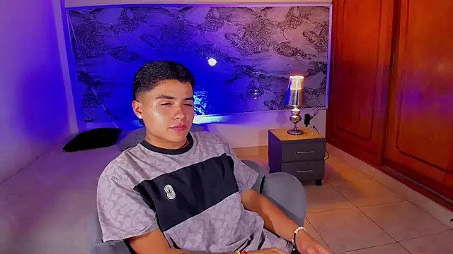 Liam Dustin online show from May 2026 09:01:02 PM