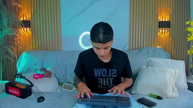 Liam Dustin online show from August 2026 07:55:02 PM