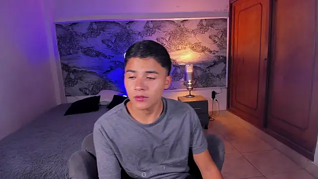 Liam Dustin online show from April 2026 09:16:01 PM