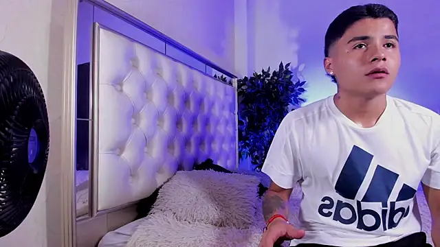 Liam Dustin online show from May 2026 10:15:02 PM