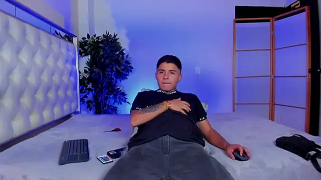 Liam Dustin online show from August 2026 08:51:01 PM