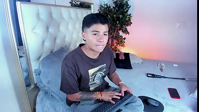 Liam Dustin online show from July 2026 07:59:01 PM
