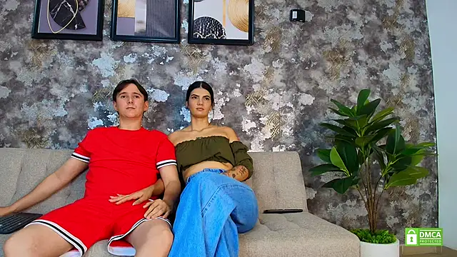 Snapshot of Mariana_and_Ronny chatting on June 2026 05:02:01 AM Mariana and Ronny online show from June 2026 05:02:01 AM