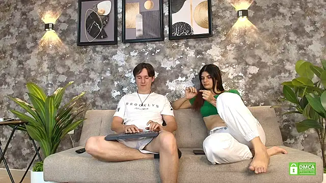 Snapshot of Mariana_and_Ronny chatting on August 2026 06:12:02 AM Mariana and Ronny online show from August 2026 06:12:02 AM