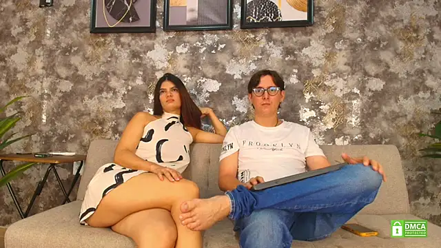 Snapshot of Mariana_and_Ronny chatting on July 2026 06:03:01 AM Mariana and Ronny online show from July 2026 06:03:01 AM