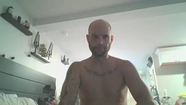 CaptCraker online show from April 2026 09:10:01 PM