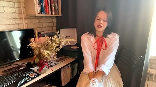 SarahHunnye online show from March 2026 11:56:02 PM