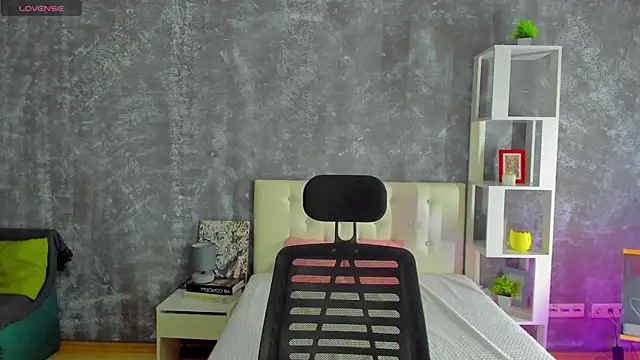 Shiny Liss online show from May 2026 01:35:02 AM