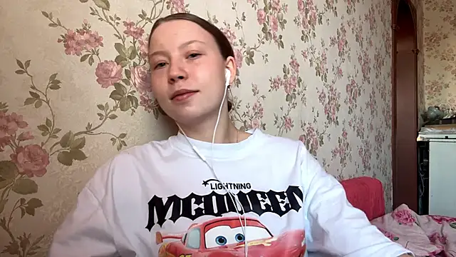 Snapshot of EleneShedden chatting on March 2026 12:45:02 PM EleneShedden online show from March 2026 12:45:02 PM