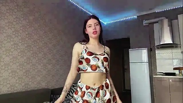 Snapshot of KassieLonzo chatting on April 2026 11:05:01 AM KassieLonzo online show from April 2026 11:05:01 AM