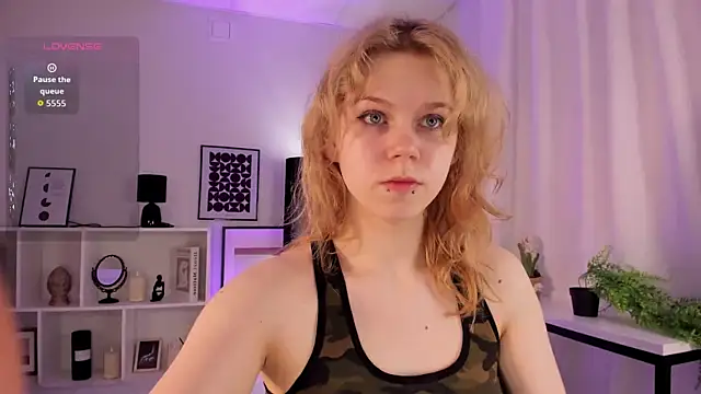 ElizabethVane online show from April 2026 07:43:02 AM