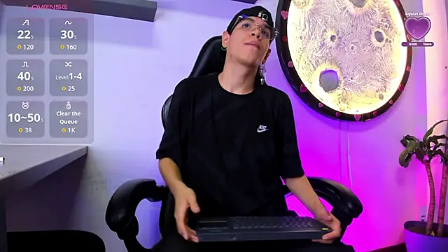 Bennet-Grayy online show from April 2026 04:02:02 AM