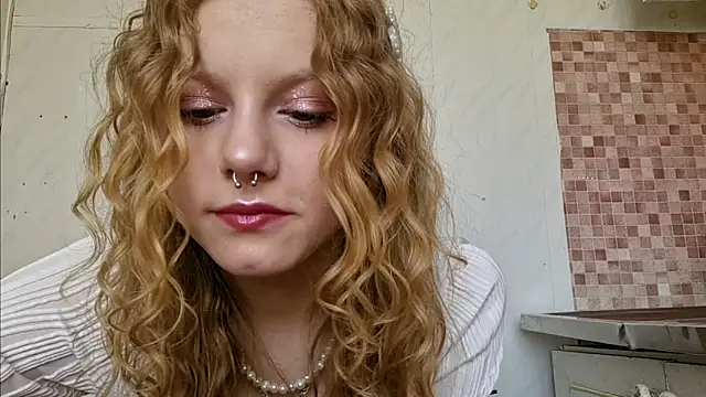 Snapshot of Kira_Wonderfullina chatting on March 2026 03:31:02 AM Kira Wonderfullina online show from March 2026 03:31:02 AM