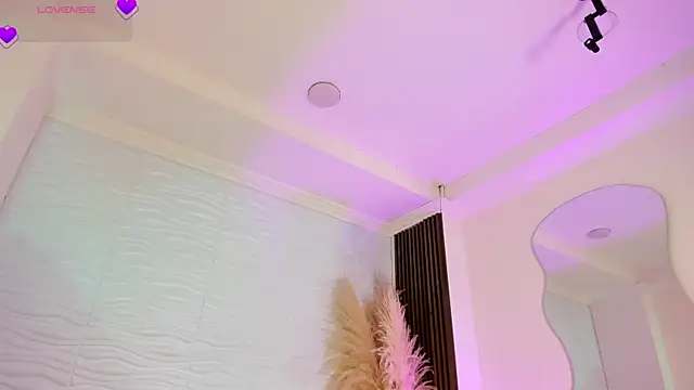 Snapshot of AlondraSoomer chatting on April 2026 04:27:02 AM AlondraSoomer online show from April 2026 04:27:02 AM