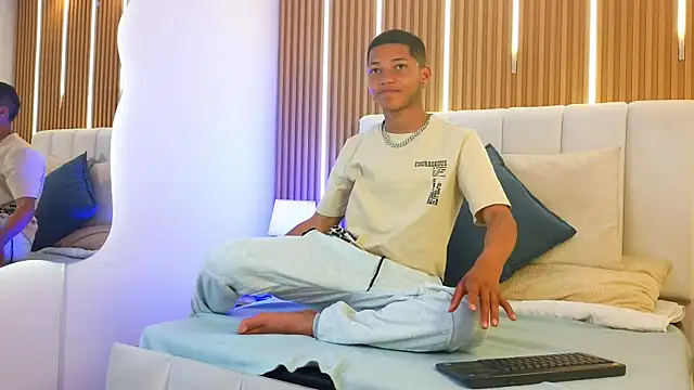 Kelvin Josue online show from July 2026 03:35:01 AM