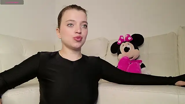 Snapshot of Minnie_mouse_18 chatting on March 2026 05:20:02 PM Minnie mouse 18 online show from March 2026 05:20:02 PM