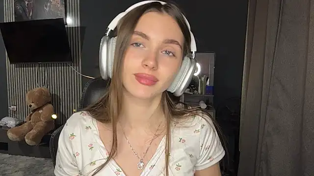 Veluxe online show from April 2026 04:30:01 PM