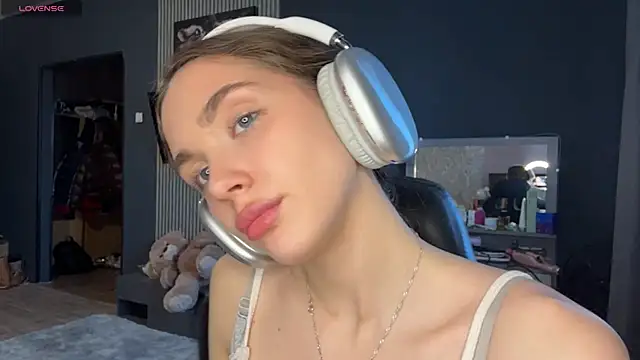 Veluxe online show from April 2026 03:09:01 PM